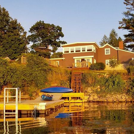 Family Cottage On Chaumont Bay, Walk To Downtown Екстер'єр фото