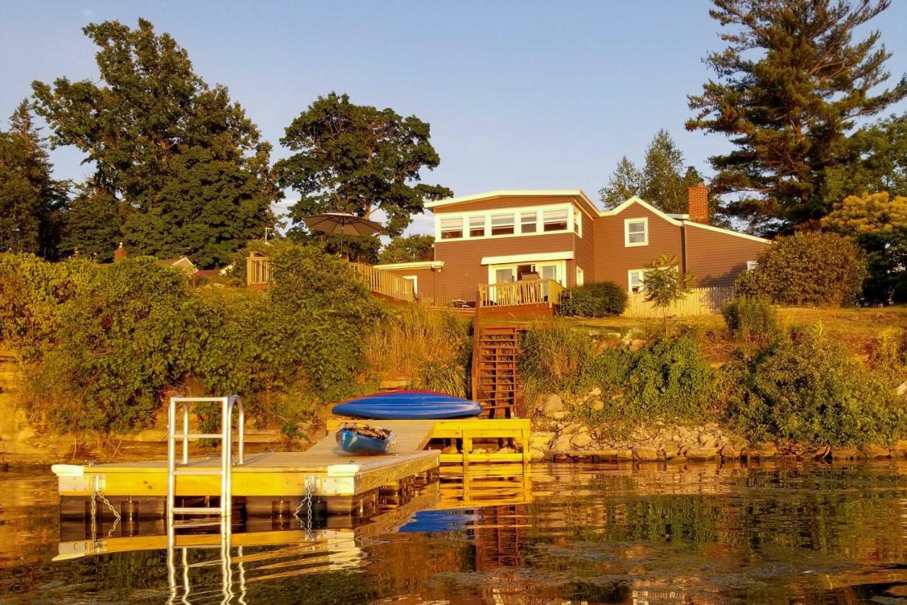 Family Cottage On Chaumont Bay, Walk To Downtown Екстер'єр фото