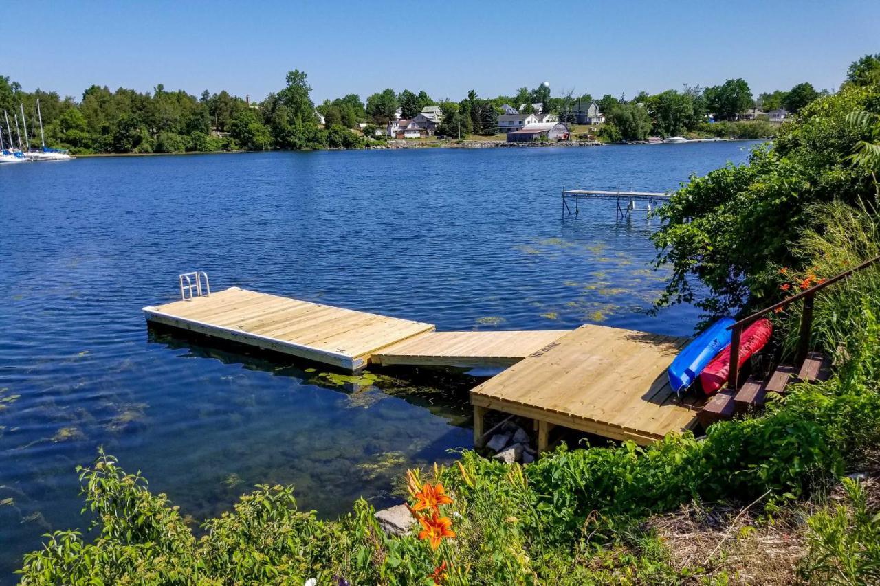 Family Cottage On Chaumont Bay, Walk To Downtown Екстер'єр фото