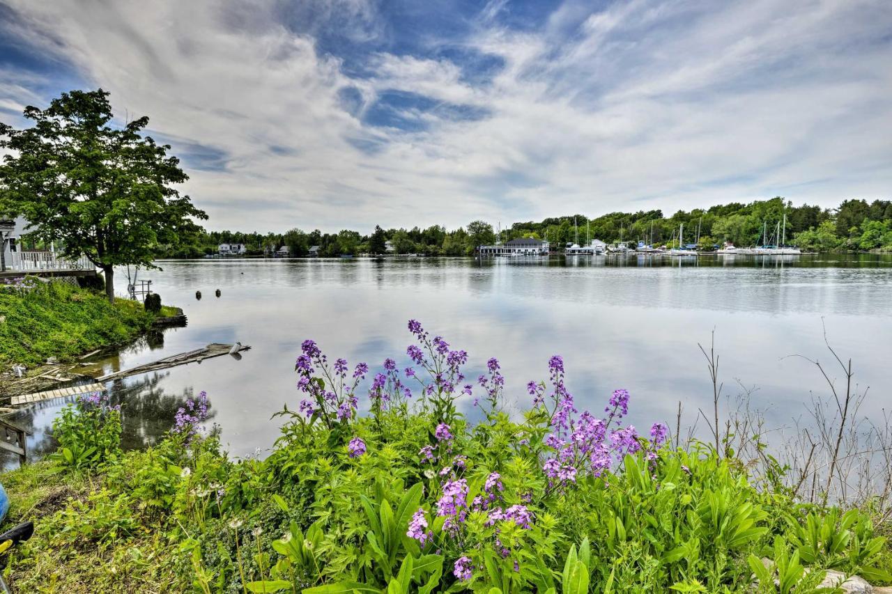 Family Cottage On Chaumont Bay, Walk To Downtown Екстер'єр фото